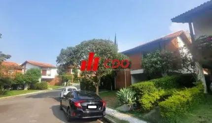 Linda Casa reformada em condomínio horto do Ype, 4 dormitórios sendo 1 suíte Master,3 salas, piscina, churrasqueira, hidro,sauna,4 vagas, útil 350m²