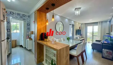Apartamento à venda próximo estação do metrô Capão Redondo, com 2 dormitórios com armários e cozinha, sala 2 ambientes, com sacada, 1 vg,útil de 51 m²