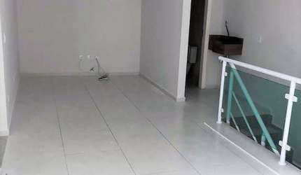 Sobrado em condomínio fechado no Horto Florestal, 3 dormitórios(1 suíte), living para 2 ambientes 2 banheiros, cozinha, área de serviço, 2 vagas
