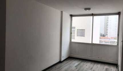 Belíssimo apartamento próximo à PUC em Perdizes com 02 dormitório, 01 vaga, reformado, porcelanato na cozinha, piso de madeira nos dormitórios