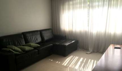 Apartamento com 03 dormitórios, 01 vaga fixa coberta, reformado, semi-mobiliado com ótimos armários embutidos, acabamento de excelente qualidade com p