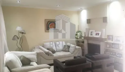 Belíssima casa no jardim Tremembé próximo ao Horto Florestal, rua tranquila e sem saída bem arborizada. Sobrado com 4 dormitórios, 3 Vagas de garagem