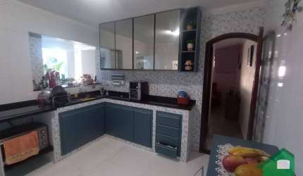 Sobrado com 4 dormitórios, sendo 1 suíte e piscina à venda, 184 m² por R$ 800.000 - Conjunto Residencial Trinta e Um de Março - São José dos Campos/SP