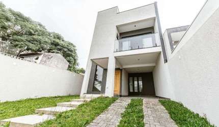 Sobrado  com  3 Quartos, sendo 01 suite  a Venda no  bairro Tingui