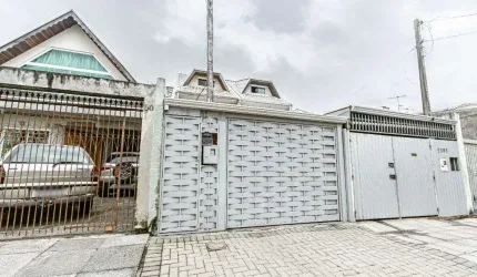 SOBRADO DE 3 QUARTOS A VENDA NO SITIO CERCADO COM 2 VAGAS DE GARAGEM COBERTAS (COM ATICO)