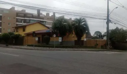 EXCELENTE CASA DE ESQUINA COM 04 DORMITORIOS NO AHU