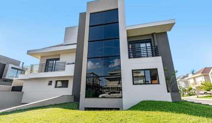 Casa no condominio Jardim das Americas, 4 suites