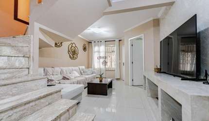 EXCELENTE SOBRADO TRIPLEX NO CENTRO DE PINHAIS