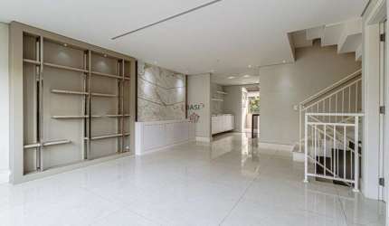 Casa, 03 suites, churrasqueira, 04 vagas, no bairro Santo Inacio.