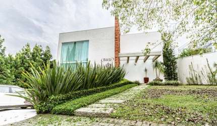 Casa no West Side lll, lago e condominio clube