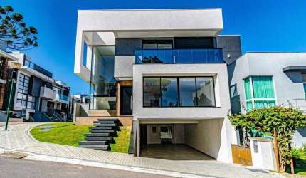 Casa com 3 suites, 6 vagas