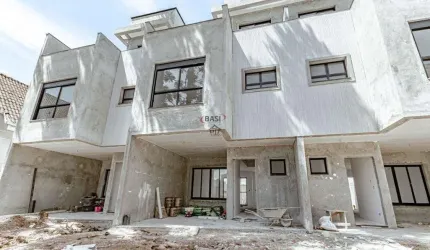 Triplex em Condominio Fechado no Bairro Cajuru