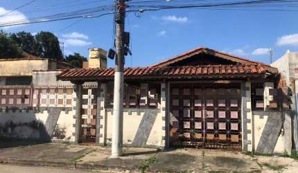 Casa com 3 dormitórios à venda por R$ 550.000 - Parque Senhor do Bonfim - Taubaté/SP