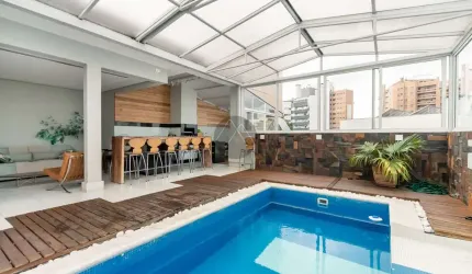 COBERTURA COM PISCINA COBERTA, PRÓXIMA AO CLUB CURITIBANO