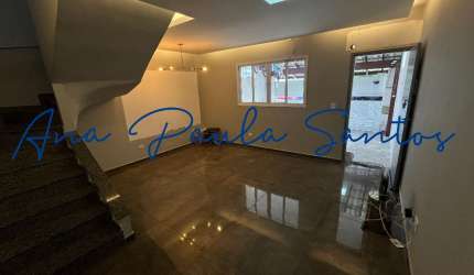 OPORTUNIDADE IMPERDÍVEL! Sobrado amplo de 3 dorms (1 suíte) com Quintal e Vista Livre a venda em Santos - SP