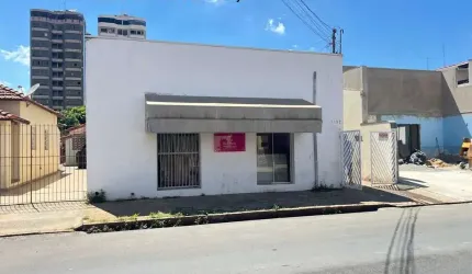 Casa com Excelente Localização a poucos metros da avenida Kennedy - Indaiatuba - Sp.