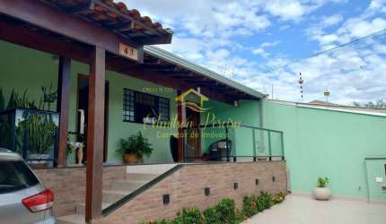 Casa à venda 3 quartos e com piscina no Loteamento Chamonix zona leste de Londrina, PR