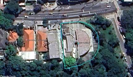 LAPA - PRÉDIO PEQUENO COM ESTACIONAMENTO AMPLO À VENDA