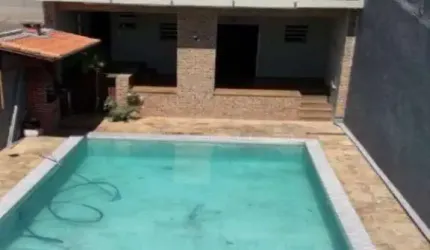 ÁGUA FRIA - CASA A VENDA COM ESTRUTURA MONTADA EQUIPAMENTOS DE ACADEMIA