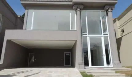 EXCELENTE IMÓVEL PARA VIVER MUITO BEM, COM MUITA PAZ E SEGURANÇA PARA TODA A FAMÍLIA. COM 393 M² TOTAL/303 M² ÚTIL/5 BANHEIROS/4 VAGAS/3 SUITES