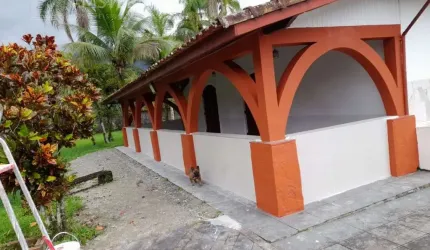 CASA EM CONDOMINIO COM RAMPA PARA BARCO, TERRENO DE 1.700 m², 300 m² CONSTRUÍDOS.