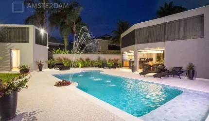 Riviera de São Lourenço - Casa com 6 súites no Módulo 5 a 200 metros da praia.