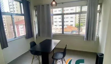 Apartamento Reformado, Porteira Fechada e a Meia Quadra da Praia!