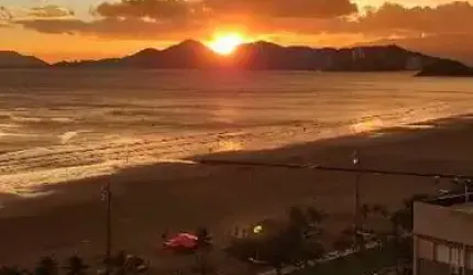 Apartamento com vista para o mar no Boqueirão  142m², 3 dorms, andar alto, sala ampla, área de serviço com vista, portaria 24h, 1 vaga suficiente