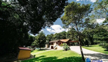 Casa à venda com terreno de 8.000 m² próxima do Parque Barigui