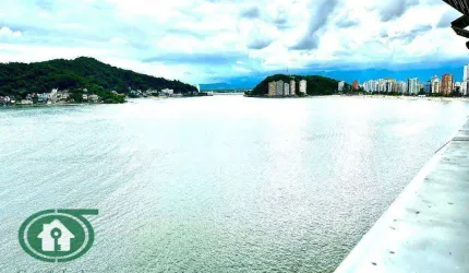 Apartamento com uma vista deslumbrante do oceano.