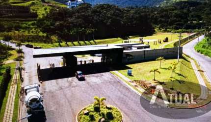 Vede -se terreno no Condomínio Itaporã - Atibaia