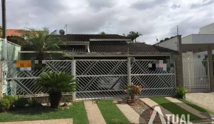 Casa a venda com 141m2 próximo a Av. Lucas Nogueira Garcez.