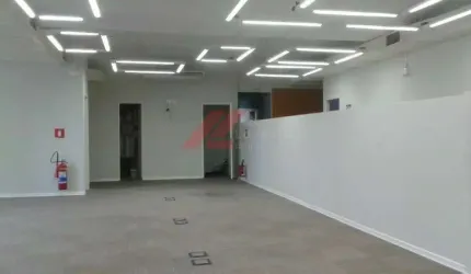 Excelente sala comercial em condomínio na Cidade Monções com 375m², 4 salas, 7 banheiros e 8 vagas de garagem em SP!