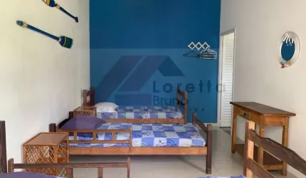 Casa aconchegante com 2 dormitórios, sala, cozinha e 1 banheiro.