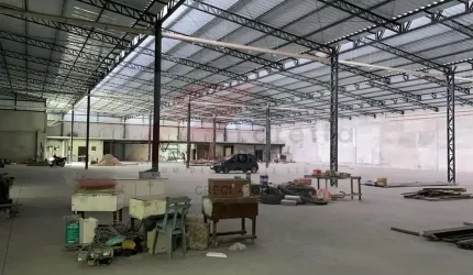 Galpão para alugar com terreno de 3000m² e área construída de 3000m² no Cambuci!! Em vão livre,pé direito variável de 5 a 7 metros. Ótimo para sua empresa. ZM.