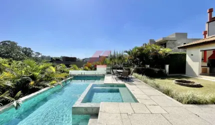 Mansão de luxo com 6 suítes no condomínio exclusivo de Moinho Velho, Cotia-SP: uma oportunidade de investimento única!