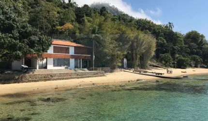 Linda casa de frente para a praia em Angra dos Reis - 6 dormitórios sendo 1 suíte