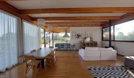 Confira essa casa dentro de condomínio em São Roque - 9 dormitórios sendo 4 suítes e 10 vagas