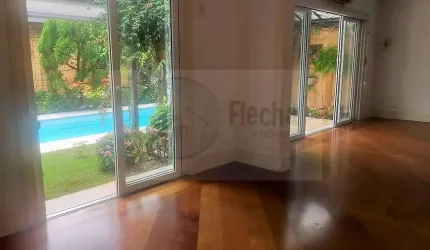 CASA DE CONDOMÍNIO - 550 M², 6 VAGAS.