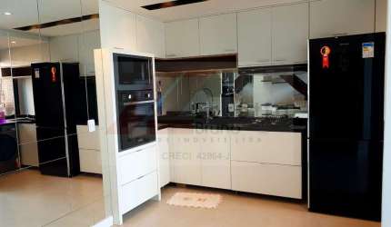 Apartamento em andar alto, 272m² de área útil, 5 dormitórios( sendo 3 suítes), 3 vagas, 5 banheiros.
