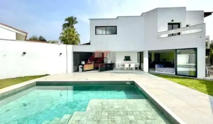 Casa de Luxo em Condomínio com 6 Quartos e 6 Suítes em Cotia-SP - Bairro São Paulo II - 528,55m² - Imperdível!