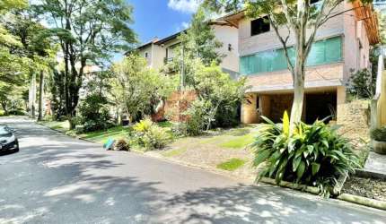 Casa de luxo em condomínio para locação em Cotia-SP, Jardim das Flores: 4 quartos, 2 suítes, 1 sala, 3 banheiros, 4 vagas de garagem, 350m².