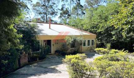 Imperdível: Casa em Condomínio à venda em Embu das Artes-SP, Moinho Velho 2 quartos, 2 suítes, 2 salas, 4 banheiros, 6 vagas de garagem, 415,60 m².