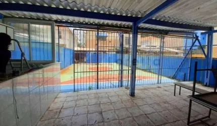 Vila Mariana - Casa ou Ponto Comercial 430m², 8 salas, cozinha, 5 banheiros, garagem p/ 6 carros. Atualmente está adaptado para escola infantil, lanchonete e quadra poliesportiva.