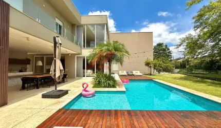 Imperdível Casa de Alto Padrão em Condomínio - 4 quartos, 4 suítes, 3 salas, 6 banheiros, 2 vagas de garagem - Jandira-SP