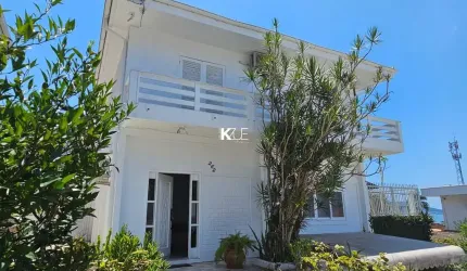 Casa com 3 quartos à venda na Rua Papa João XXIII, --, Coqueiros, Florianópolis por R$ 2.350.000