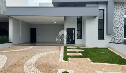 Casa com 3 quartos sendo 1 suíte com 4 vagas á venda no Condomínio Olívio Franceschini em Hortolândia /SP.