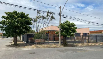 Casa de esquina com 4 quartos 2 banheiros 4 vagas a venda no Campos Eliseos em Campinas-SP