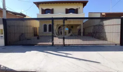 Casa sobrado com 5 quartos 1 suíte 3 banheiros a venda no Jardim Santa Genebra em Campinas/SP.