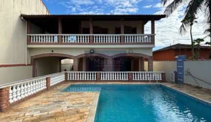 Imperdível oportunidade! Casa à venda em Itanhaém-SP, bairro Cibratel 2, com 3 quartos, 1 suíte, 3 banheiros, 4 vagas de garagem e 210m² de área.